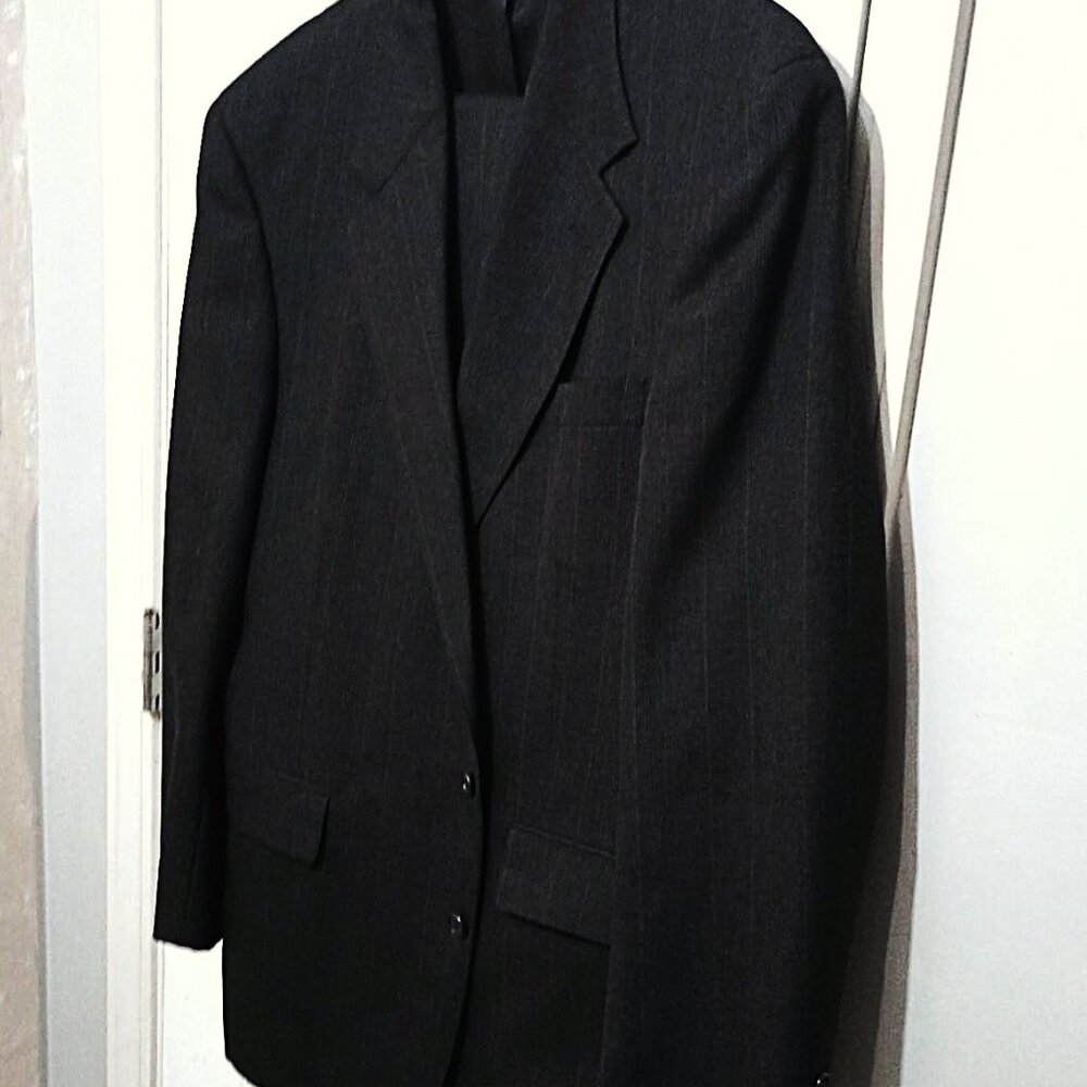 Christopher Hayes Men 2 Piece Bluish Gray Suit      46R